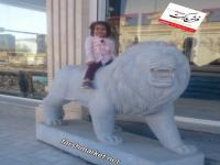 عکس از مشتری عزیزمان از خمین با شیر های سنگی نمایشگاه مرکزی فرش مارکت در کاشان